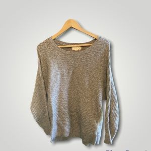 Oversized gray sweatshirt